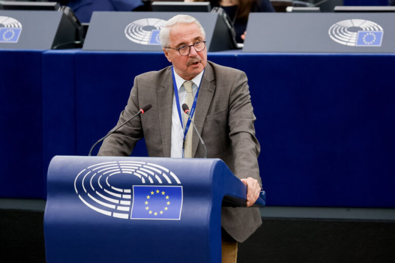 Μανιάτης: Δικαιώθηκε ο αγώνας μας στην ΕΕ για τα Ηλιακά Θερμικά