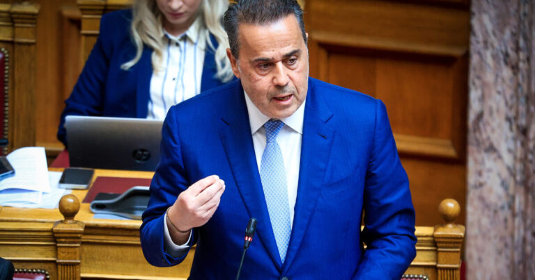 Βουλή: Ψηφίστηκε το νομοσχέδιο για τις ΑΠΕ – «Στόχος η αποθήκευση 1 GW το 2027»