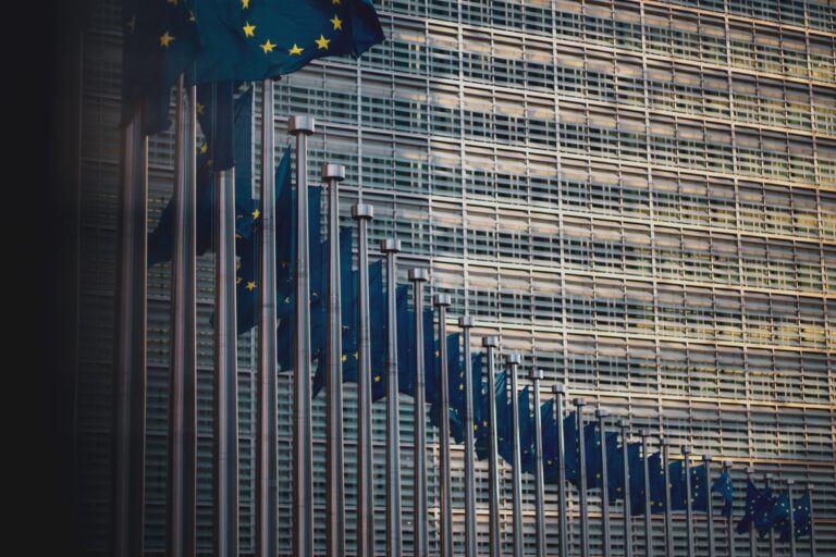 ΕΕ: Οι νέοι δασμοί Τραμπ σε ευρωπαϊκά οχήματα δείχνουν την αναξιοπιστία των ΗΠΑ